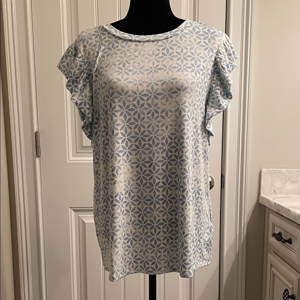 NWT LuLaRoe “Leeann” Light Blue and White Flower Blouse.